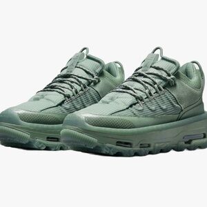 Nike Jordans Air Mae, Dutch Green, NEW IN FULL BOX. Size 7. W/Charm.